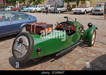 Vintage Dreirad Morgan MX4 (1934) in Oldtimer und Motorrad Rallye 33st Raduno Moto e Auto d'epoca in Bagnara di Romagna, RA, Italien - Jul Stockfoto