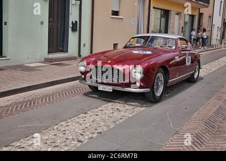 Oldtimer-Sportwagen Ferrari 250 GT Europa (1955) im Oldtimer-Rennen Mille Miglia, am 19. Mai 2017 in Gatteo, FC, Italien Stockfoto