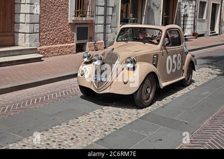 Fiat 500 B Topolino (1948) im Oldtimer-Rennen Mille Miglia, am 19. Mai 2017 in Gatteo, FC, Italien Stockfoto