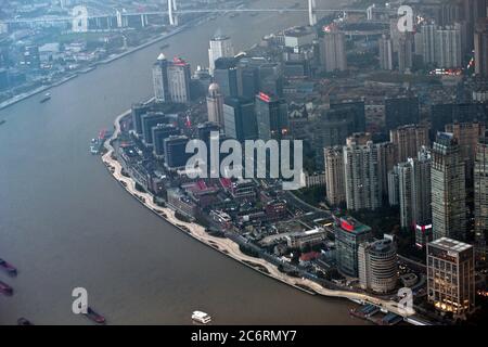 Shanghai: Panoramablick auf den Huangpu Bezirk und den Bund von der Spitze des Shanghai Tower. China. Stockfoto