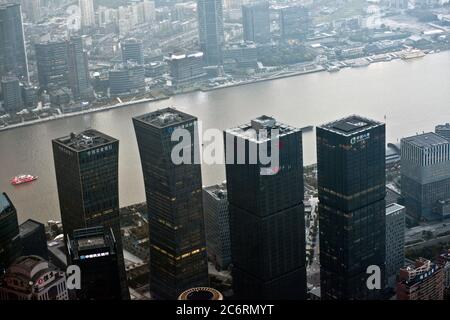 Shanghai: Panoramablick von der Spitze des Shanghai Tower, mit Huangpu und Pudong Bezirken durch den Huangpu Fluss getrennt. China Stockfoto