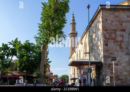 Bursa / Türkei - Juni 24 2020: Blick auf die Ulu Cami Moschee. Bursa, Türkei Stockfoto