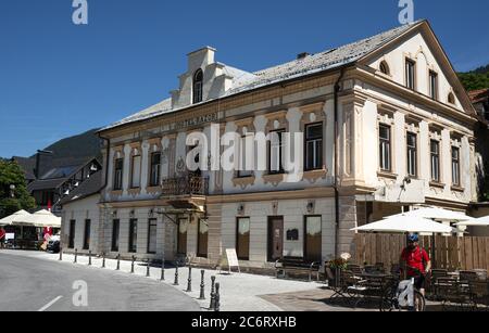 Blick auf das historische Hotel Razor im Zentrum von Kranjska Gora, Slowenien Stockfoto