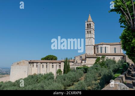 assisi, italien juli 11 2020 :Landschaft der Basilika von santa chiara Stockfoto