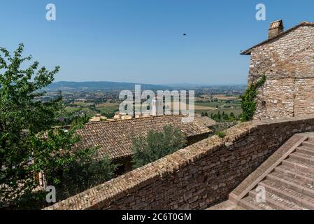 assisi,italien juli 11 2020 :Landschaft von der Stadt assisi aus gesehen Stockfoto