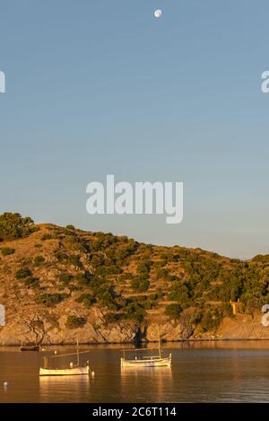 Sonnenuntergang in Port Lligat in Cala Salvador Dali, Maler, Bildhauer, Grafiker. . Haus Museum. In Port Lligat 8 Juli 2020. Stockfoto