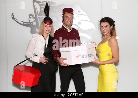 Channel Seven X Factor Richter, Designer und Platinum Velocity Frequent Flyer Mitglied Danii Minogue offiziell eröffnet Virgin Australia einzigartige Palette von Stockfoto