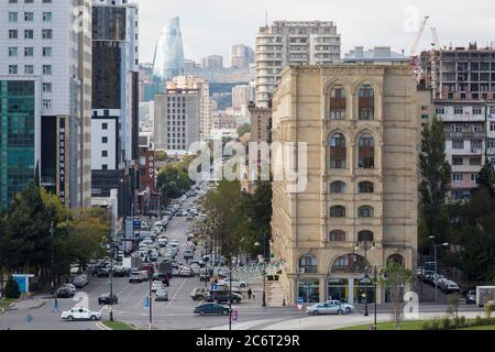 Blick in die Stadt vom Heydar Aliyev Zentrum, entworfen von Zaha Hadid und das Herzstück der modernen Architektur in Baku Aserbaidschan Stockfoto