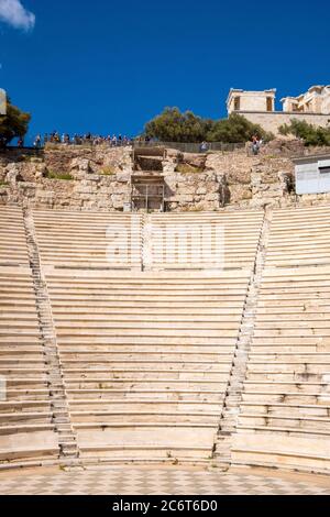 Athen, Attika / Griechenland - 2018/04/02: Steinsaal des Odeon des Herodes Atticus Römisches Theater, Herodeion oder Herodion, am Hang des Athener Akropoli Stockfoto