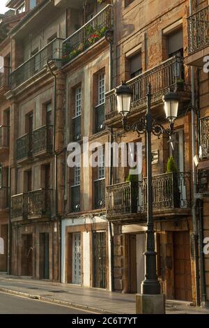 Oviedo, Spanien - 11. Dezember 2018: Calle Rosal (rosal Straße) Stockfoto