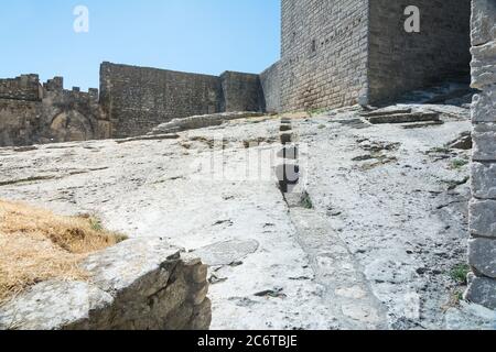 Montmajour,Frankreich-august 14,2016:die Abtei von St. Peter in Montmajour ist ein großes befestigtes Kloster in der Nähe von Arles, Frankreich von Benediktinermönchen gebaut Stockfoto