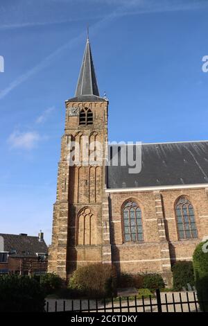 Alte reformierte Kirche namens Oude Kerk im Zentrum der Stadt Nieuwerkerk aan den Ijssel in den Niederlanden Stockfoto