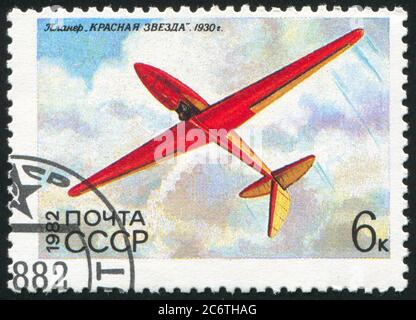 RUSSLAND - UM 1982: Briefmarke gedruckt von Russland, zeigt Flugzeug, um 1982 Stockfoto