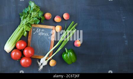 Küche Tafel und Lebensmittel Zutaten, Menü Vorlage Modell, flach legen freien Kopieplatz Stockfoto