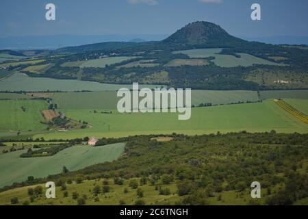 Rana Berg in der Nähe der Stadt Louny, beste Paragliding-Ort in der Tschechischen republik Stockfoto