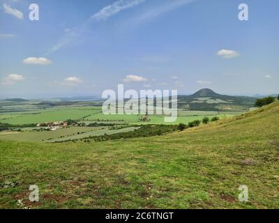 Rana Berg in der Nähe der Stadt Louny, beste Paragliding-Ort in der Tschechischen republik Stockfoto