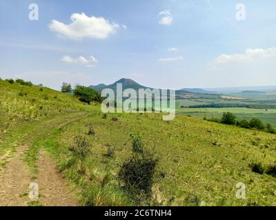 Rana Berg in der Nähe der Stadt Louny, beste Paragliding-Ort in der Tschechischen republik Stockfoto