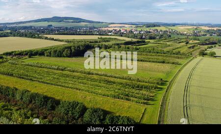 Luftansicht von Leutersdorf und den Bergen in Sachsen Stockfoto