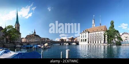 Panoramablick auf Zürich vom Limmat. Schweiz. Stockfoto