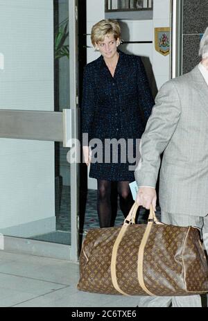 Diana Princess of Wales verlässt im Oktober 1996 den Londoner Flughafen Heathrow. Stockfoto