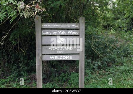 Schild für Langley Vale Wood, Woodland Trust Site, First World war Centenary Wood, Frühjahr 2020 Stockfoto