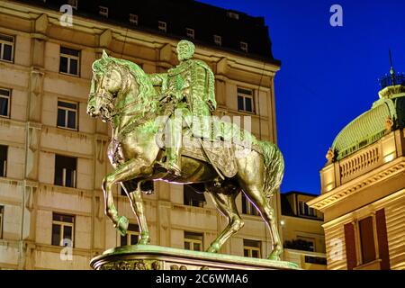 Belgrad / Serbien - 27. Juni 2020: Statue des serbischen Herrschers Prinz Mihailo Obrenovic auf dem Platz der Republik in Belgrad, Serbien, errichtet 1882 Stockfoto