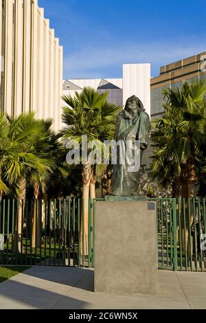 Denkmal für Honore de Balzac von Auguste Rodin, Los Angeles County Museum of Art am Wilshire Boulevard, Los Angeles, Kalifornien, USA, Nordamerika Stockfoto