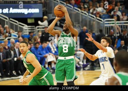 Boston Celtics Spieler Kemba Walker schießt einen drei Punkt im Amway Center am Freitag, 24. Januar 2020 in Orlando, Florida. Bildnachweis: Marty Jean Stockfoto