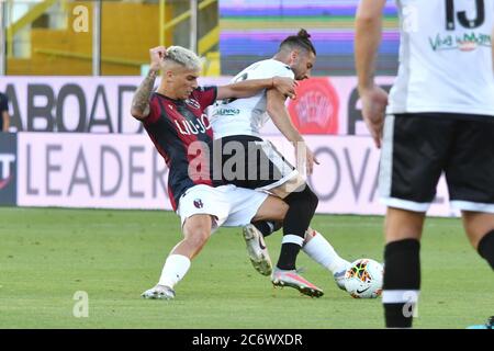 parma, Italien, 12 Jul 2020, Mattia Sprocati (ParmaI und Mattia Bani (Bologna) während Parma gegen Bologna, italienische Serie A Fußballspiel - Credit: LM/Alessio Tarpini/Alamy Live News Stockfoto