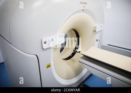 Bukarest / Rumänien - 12. Juli 2020: Philips Computertomographie, oder CT, Geräte in einer neuen medizinischen Klinik. Stockfoto