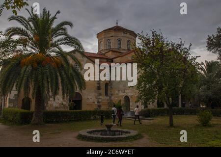 Die Hagia Sophia ist ein Museum, eine ehemals griechisch-orthodoxe Kirche, die 1584 in eine Moschee umgewandelt wurde und sich im nordöstlichen Teil von Trabzon befindet Stockfoto