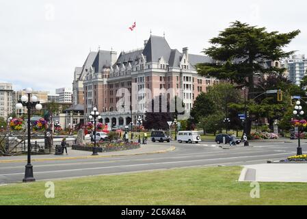 Blick auf das historische Fairmont Empress Hotel in der Innenstadt von Victoria, Britsih Columbia, Kanada auf Vancouver Island. Stockfoto