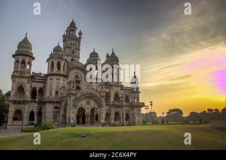 Vadodara, Indien - 16. November 2012: Eine Außenansicht des Lakshmi Vilas Palastes im Bundesstaat Gujarat wurde von der Gaekwad maratha Familie, w Stockfoto