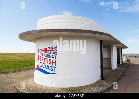 Küstenschutz an der Wallasey Strandpromenade gesehen im Juli 2020 in der Nähe von Liverpool in England. Stockfoto