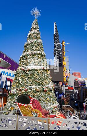 Weihnachtsbaum in CityWalk Mall, Universal Studios Hollywood, Los Angeles, Kalifornien, USA, Nordamerika Stockfoto