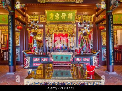 Interieur von Seh Tek Tong Cheah Kongsi, einem chinesischen Clanhaus im Kolonialviertel, George Town, Penang, Malaysia Stockfoto