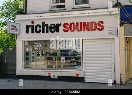 Bromley (Großraum London), Kent, Großbritannien. Reichere Sounds speichern in East Street, Bromley. Ein Geschäft, das HiFi, Heimkino und Fernseher verkauft. Stockfoto