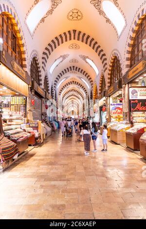 Der große Basar von Istanbul ist der berühmteste orientalische überdachte Markt der Welt. Istanbul, Türkei, am 12. Juli 2020 Stockfoto