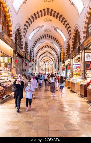 Der große Basar von Istanbul ist der berühmteste orientalische überdachte Markt der Welt. Istanbul, Türkei, am 12. Juli 2020 Stockfoto