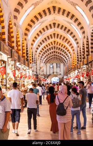 Der große Basar von Istanbul ist der berühmteste orientalische überdachte Markt der Welt. Istanbul, Türkei, am 12. Juli 2020 Stockfoto