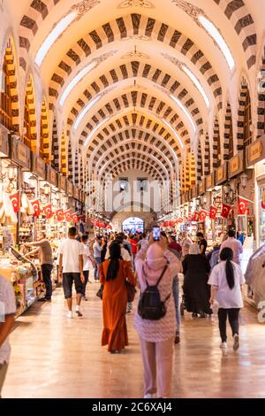 Der große Basar von Istanbul ist der berühmteste orientalische überdachte Markt der Welt. Istanbul, Türkei, am 12. Juli 2020 Stockfoto