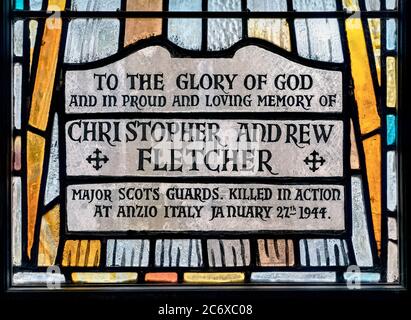 Deatail von Glasfenster in Saltoun Parish Church, East Lothian, Schottland, Großbritannien. Stockfoto