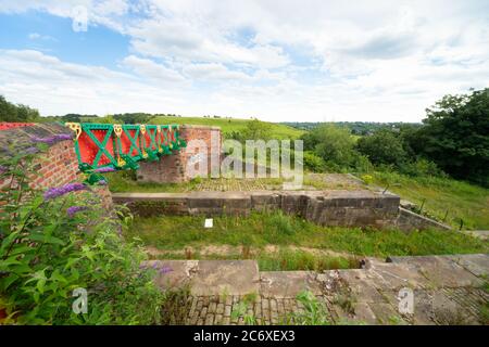 Meccano Brücke bei Nob End Schleusen in Prestolee, Bolton, eine Brücke von lifesize Meccano im Jahr 2012 gebaut. England, Großbritannien Stockfoto