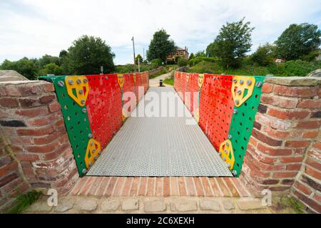 Meccano Brücke bei Nob End Schleusen in Prestolee, Bolton, eine Brücke von lifesize Meccano im Jahr 2012 gebaut. England, Großbritannien Stockfoto