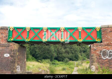 Meccano Brücke bei Nob End Schleusen in Prestolee, Bolton, eine Brücke von lifesize Meccano im Jahr 2012 gebaut. England, Großbritannien Stockfoto