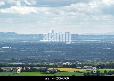 Fiddlers Ferry Power Station in Warrington, von Winter Hill aus gesehen, Horwich. Die Station erzeugt keinen Strom mehr. Großbritannien, England. Stockfoto