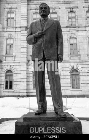 Statue von Maurice Duplessis Premier von Quebec in Quebec City während der Wintersaison Stockfoto
