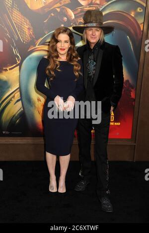 12. Juli 2020 - Benjamin Keough, Sohn von Lisa Marie Presley und Enkel von Elvis Presley, tot um 27 Uhr nach Selbstmord. Datei Foto: 7. Mai 2015 - Hollywood, Kalifornien - Lisa Marie Presley, Michael Lockwood. 'Mad Max: Fury Road' Los Angeles Premiere im TCL Chinese Theatre. (Bild: © Byron Purvis/AdMedia via ZUMA Wire) Stockfoto