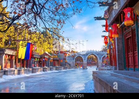 Peking, China - Jan 13 2020: Suzhuo Market Street im Pekinger Sommerpalast imitiert das Design den alten Stil von Geschäften am Ufer der Flüsse in Stockfoto