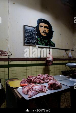 HAVANNA, KUBA - CA. JANUAR 2020: Metzgerei in Havanna. Stockfoto